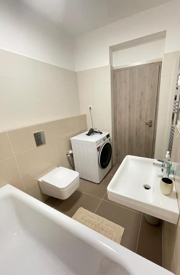 New Luxury City Centre Apartment With Panoramic View, Free Parking Bratislava Exteriér fotografie