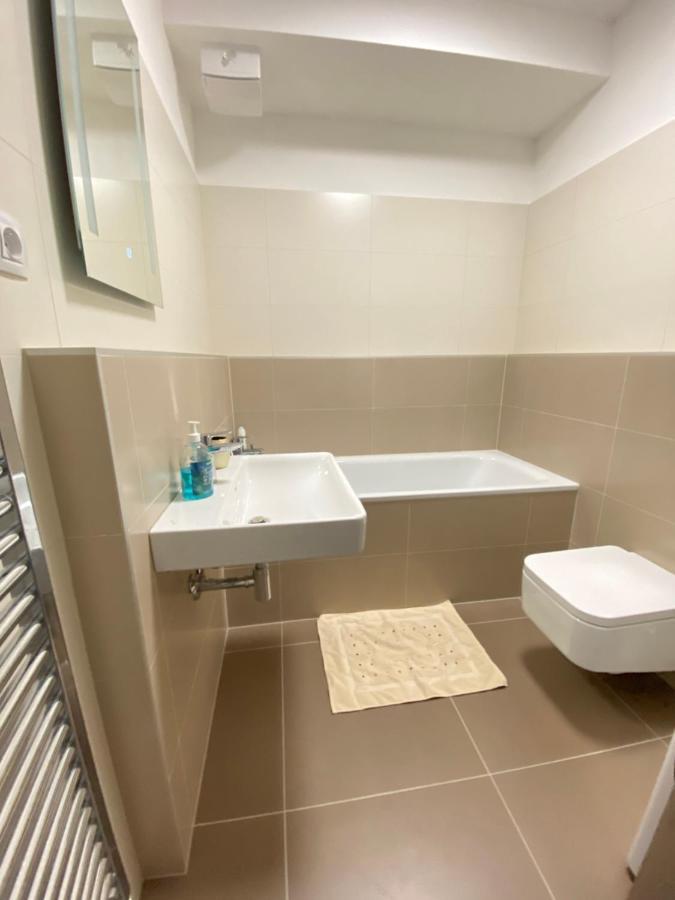 New Luxury City Centre Apartment With Panoramic View, Free Parking Bratislava Exteriér fotografie
