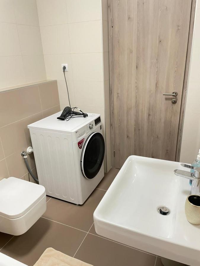 New Luxury City Centre Apartment With Panoramic View, Free Parking Bratislava Exteriér fotografie