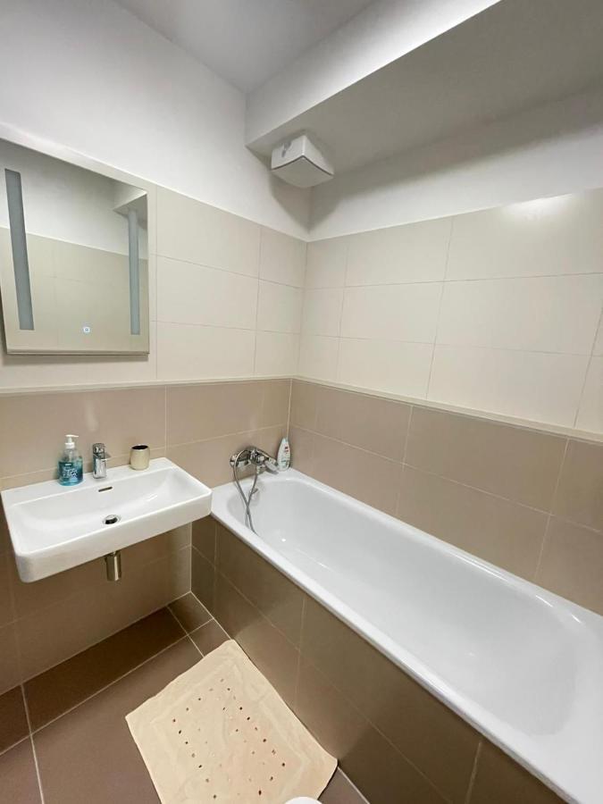 New Luxury City Centre Apartment With Panoramic View, Free Parking Bratislava Exteriér fotografie